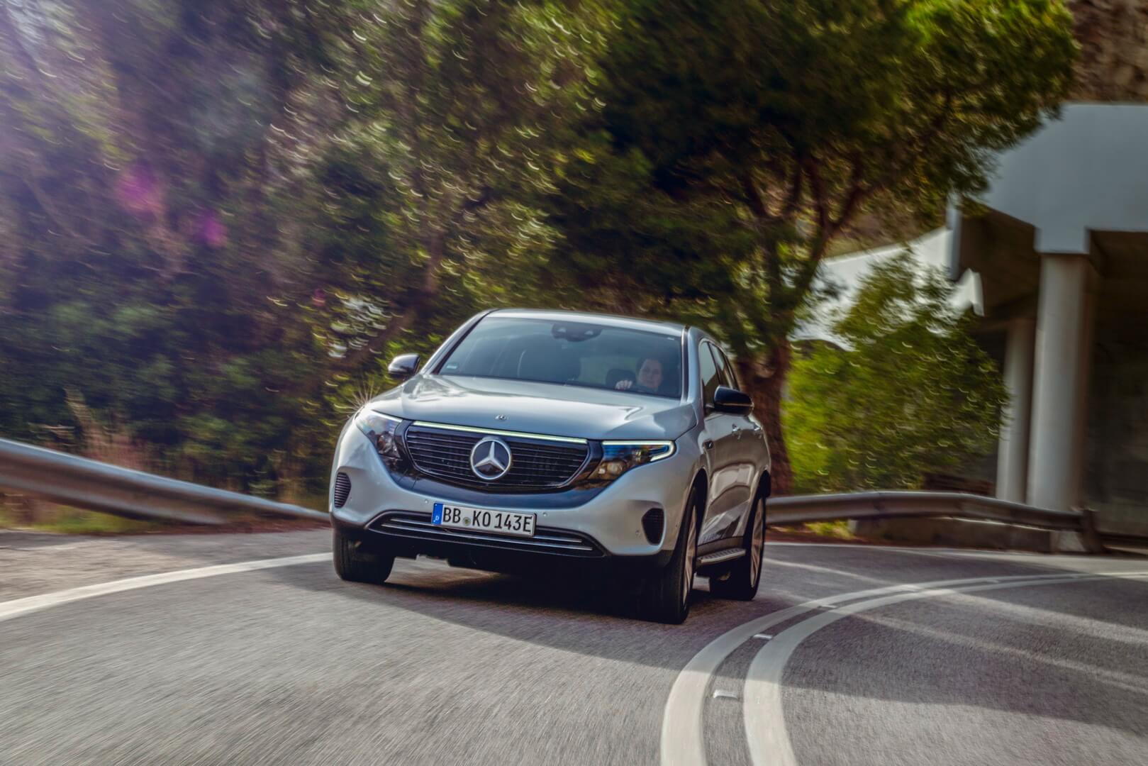 Mercedes-Benz представила эксклюзивную версию электрического кроссовера EQC Mercedes-Benz представила эксклюзивную версию электрического кроссовера EQC