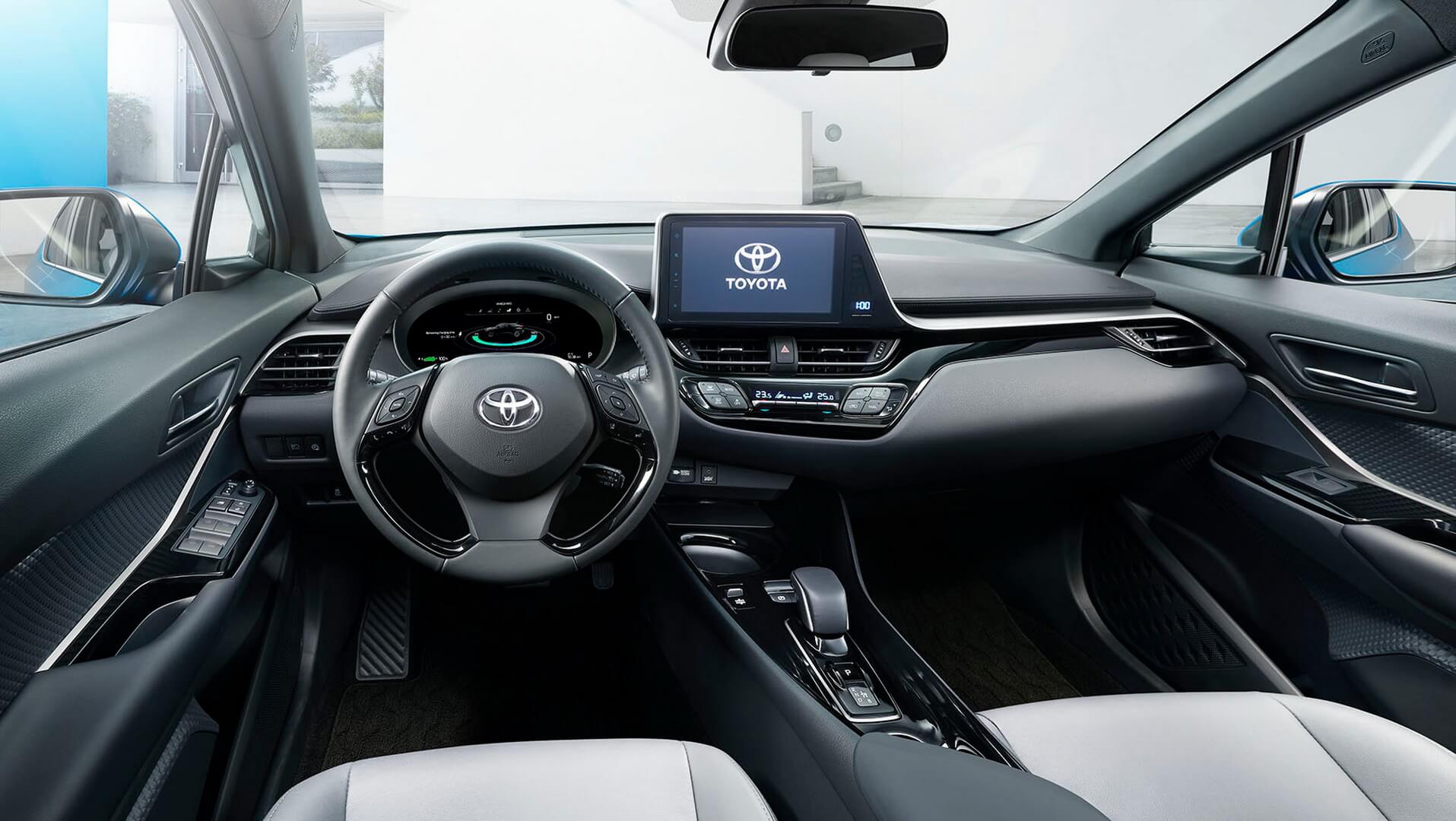 Салон электрического кроссовера Toyota на основе C-HR Салон электрического кроссовера Toyota на основе C-HR