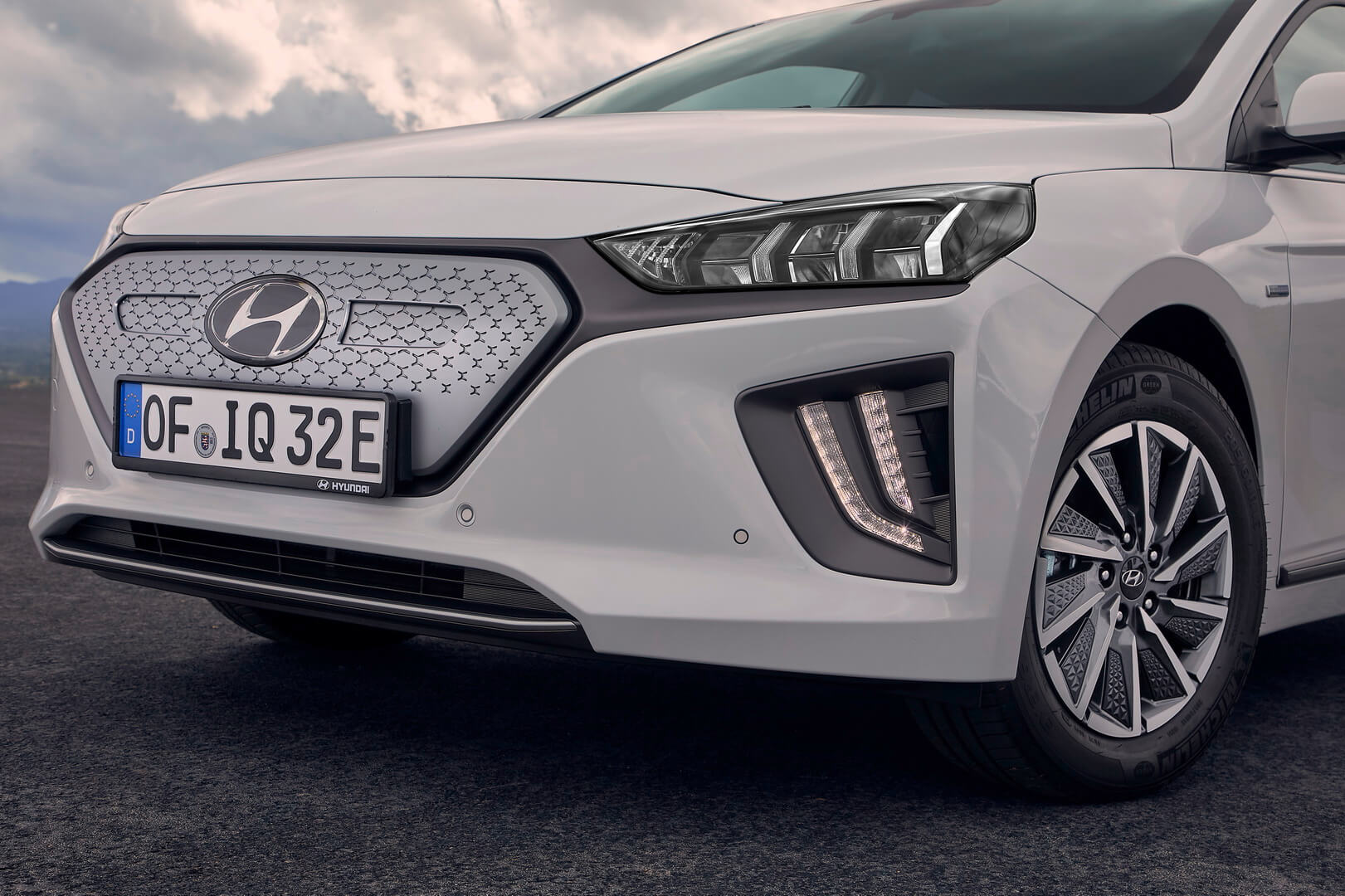 Обновленный дизайн радиаторной решетки Hyundai IONIQ Electric 2019 Обновленный дизайн радиаторной решетки Hyundai IONIQ Electric 2019