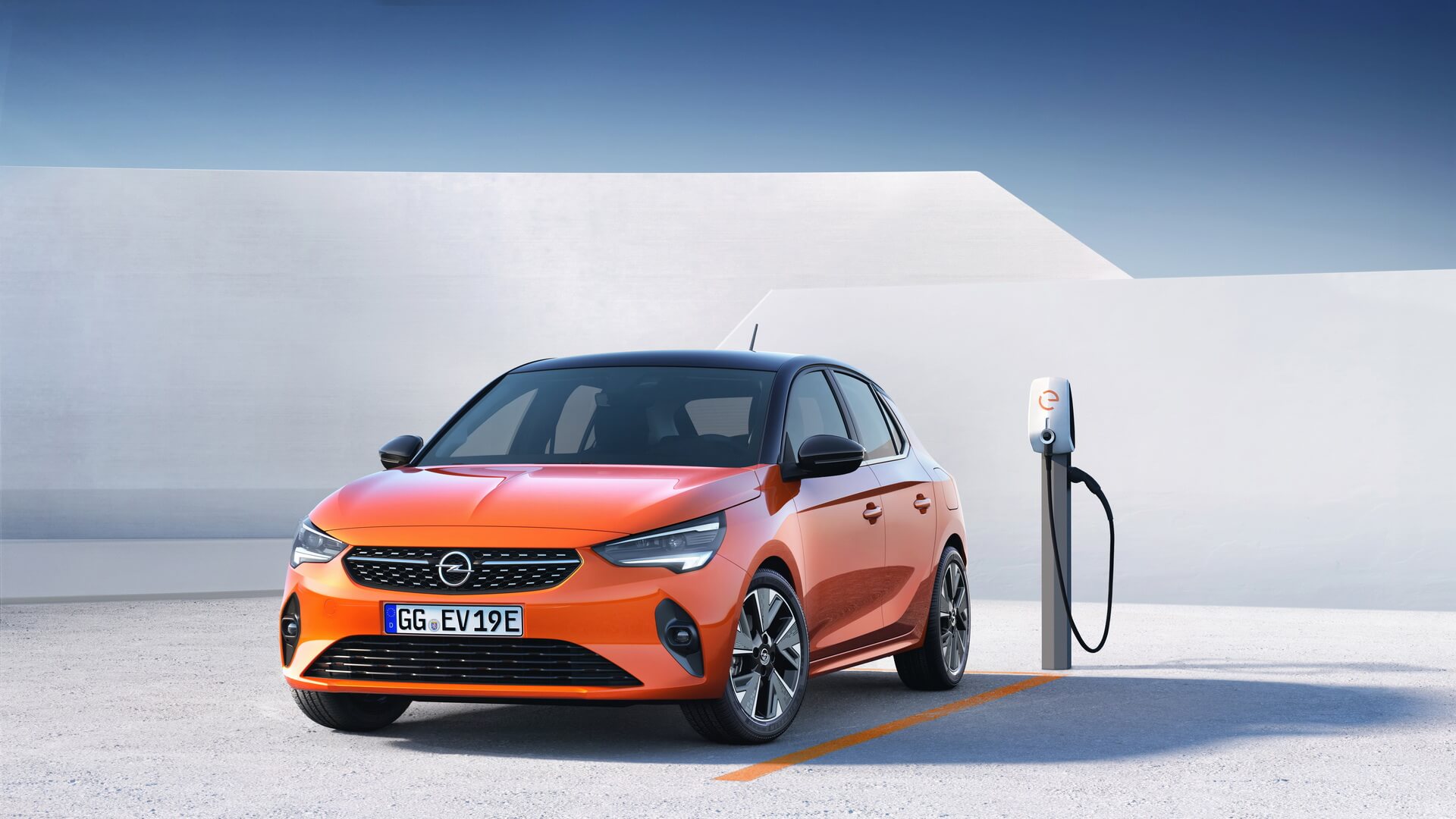 Opel Corsa-e на зарядке Opel Corsa-e на зарядке