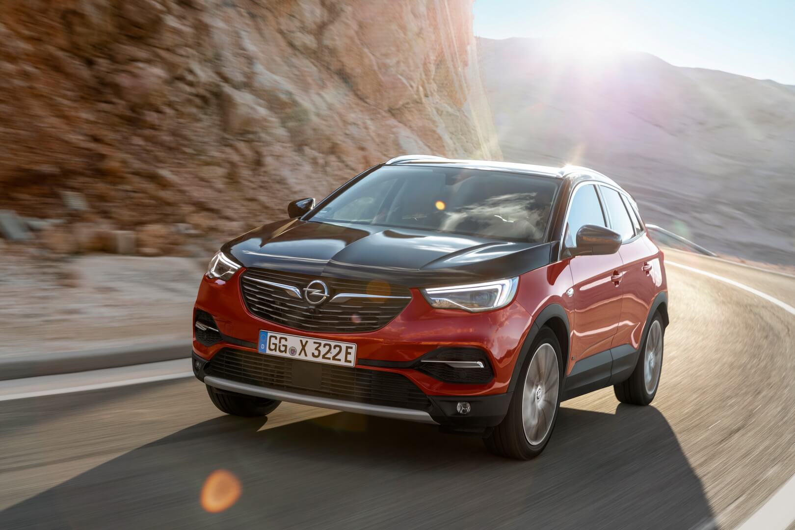 Плагин-гибрид Opel Grandland X Hybrid4 Плагин-гибрид Opel Grandland X Hybrid4