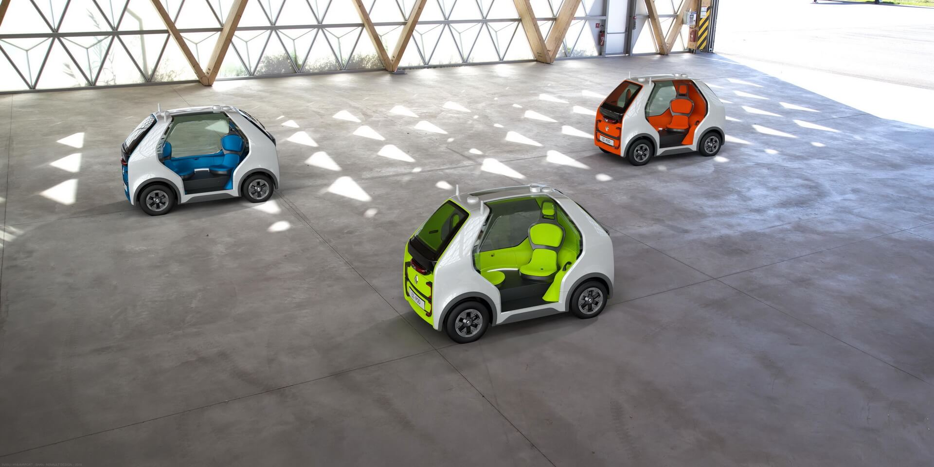 Renault EZ-POD может объединятся в составы для перевозки небольших групп Renault EZ-POD может объединятся в составы для перевозки небольших групп