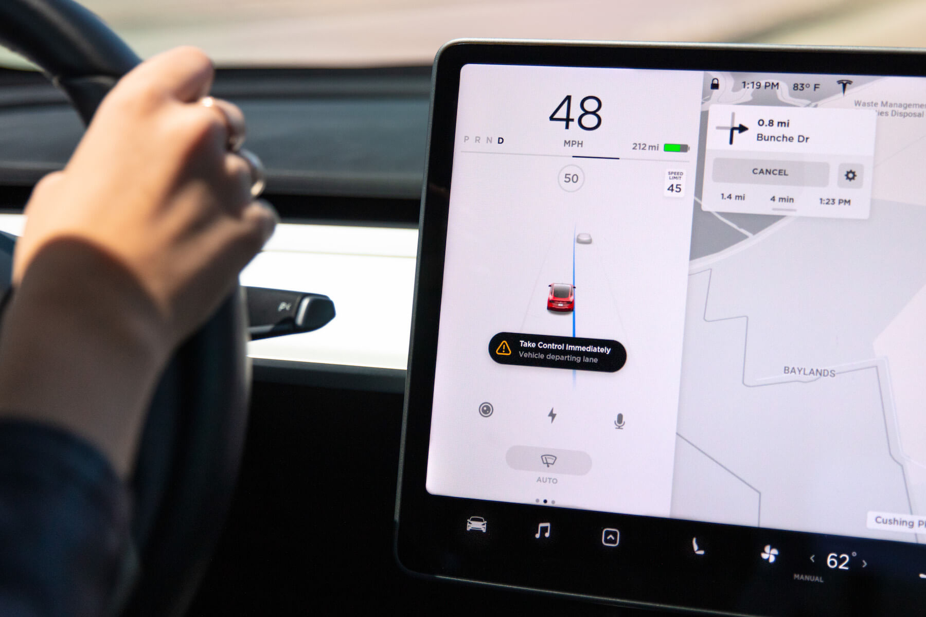 Tesla выпустила новые функции безопасности Tesla выпустила новые функции безопасности
