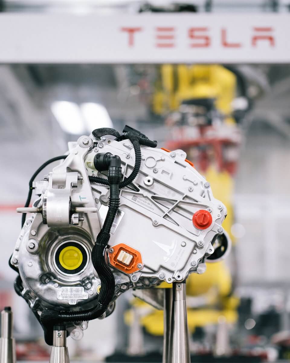 Tesla поделилась в Twitter изображениями новых высокоэффективных приводов Model S и Model X Tesla поделилась в Twitter изображениями новых высокоэффективных приводов Model S и Model X