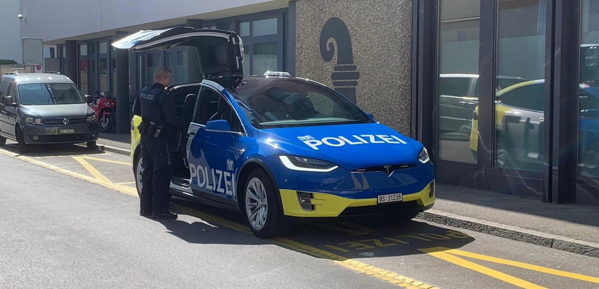 Полицейская Tesla Model X 100D Полицейская Tesla Model X 100D