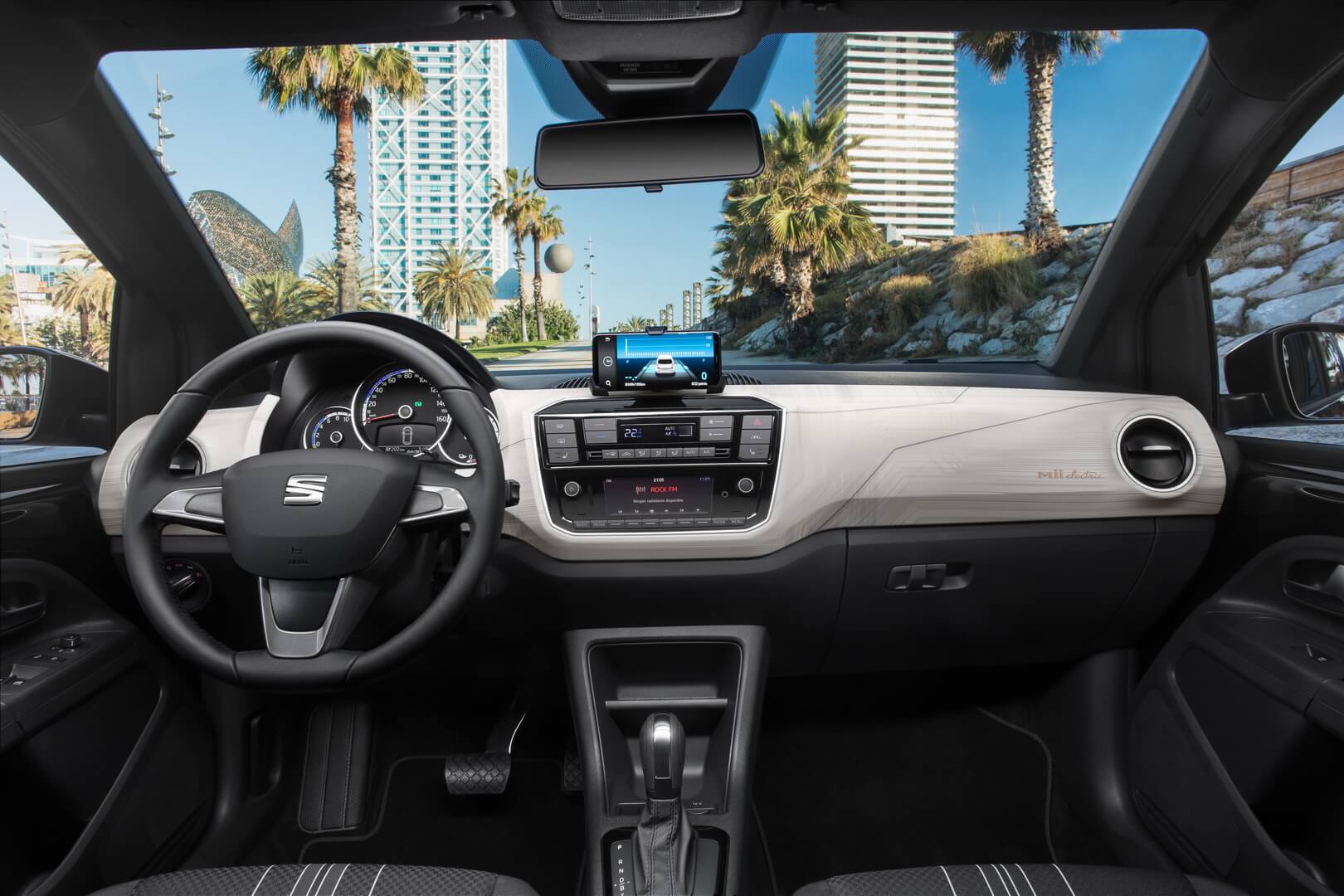 Интерьер электромобиля SEAT Mii Electric Интерьер электромобиля SEAT Mii Electric