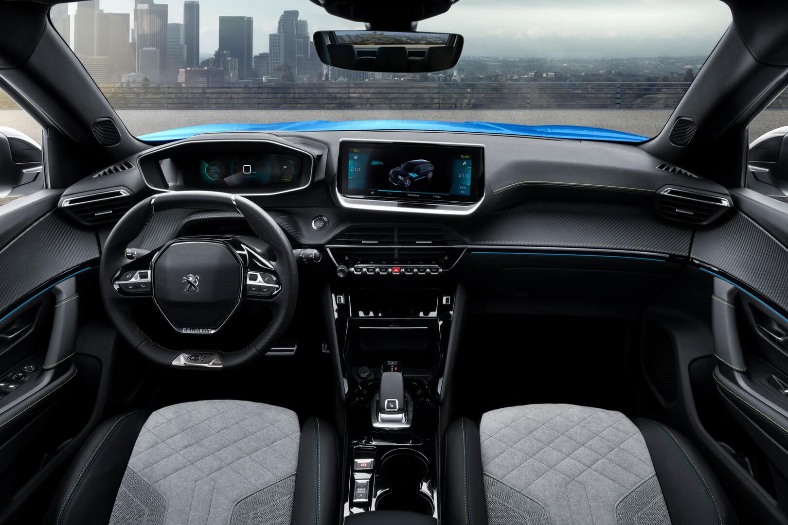 Интерьер электромобиля Peugeot e-2008 Интерьер электромобиля Peugeot e-2008