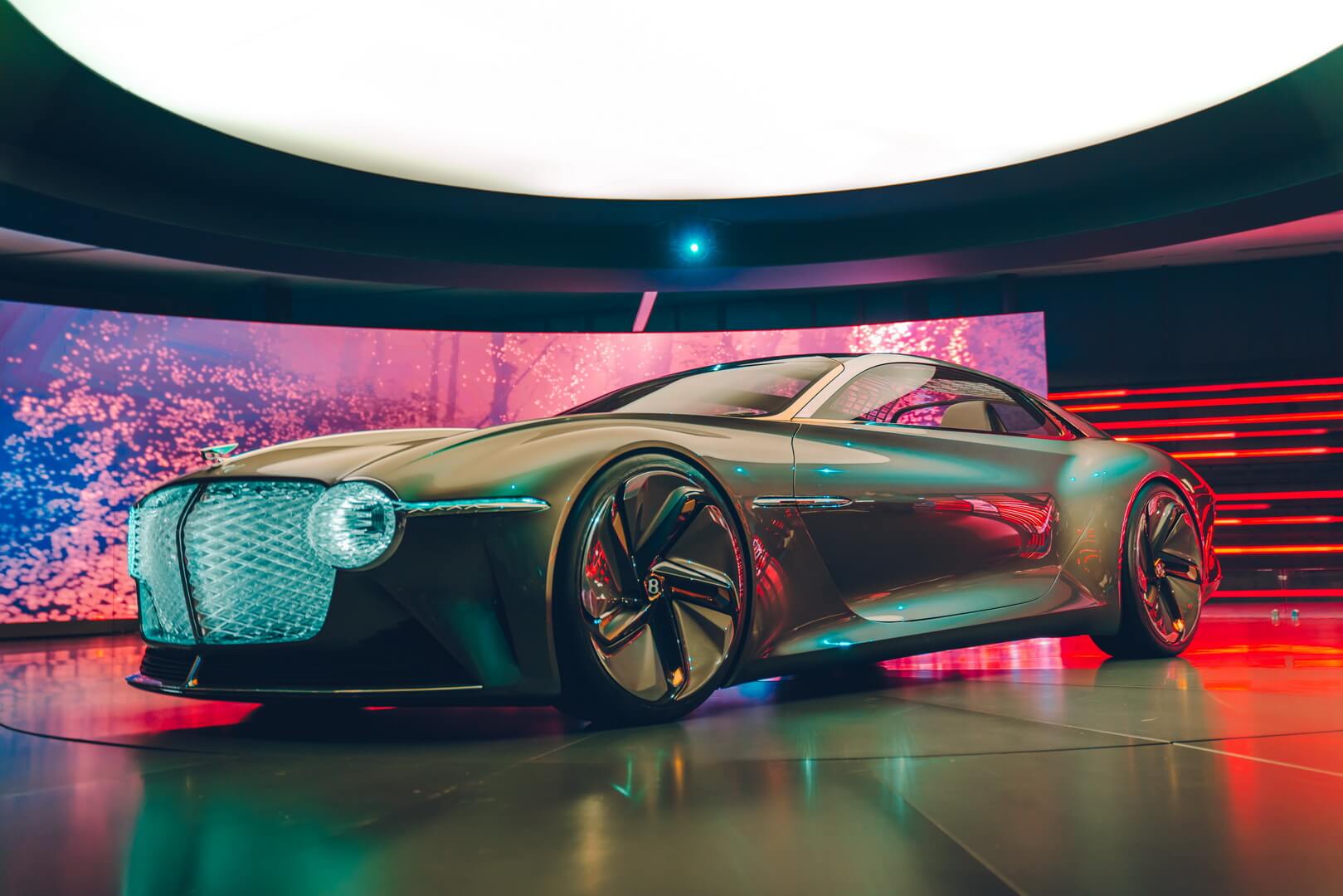 Bentley представляет свой полностью электрический концепт-кар EXP 100 GT Bentley представляет свой полностью электрический концепт-кар EXP 100 GT