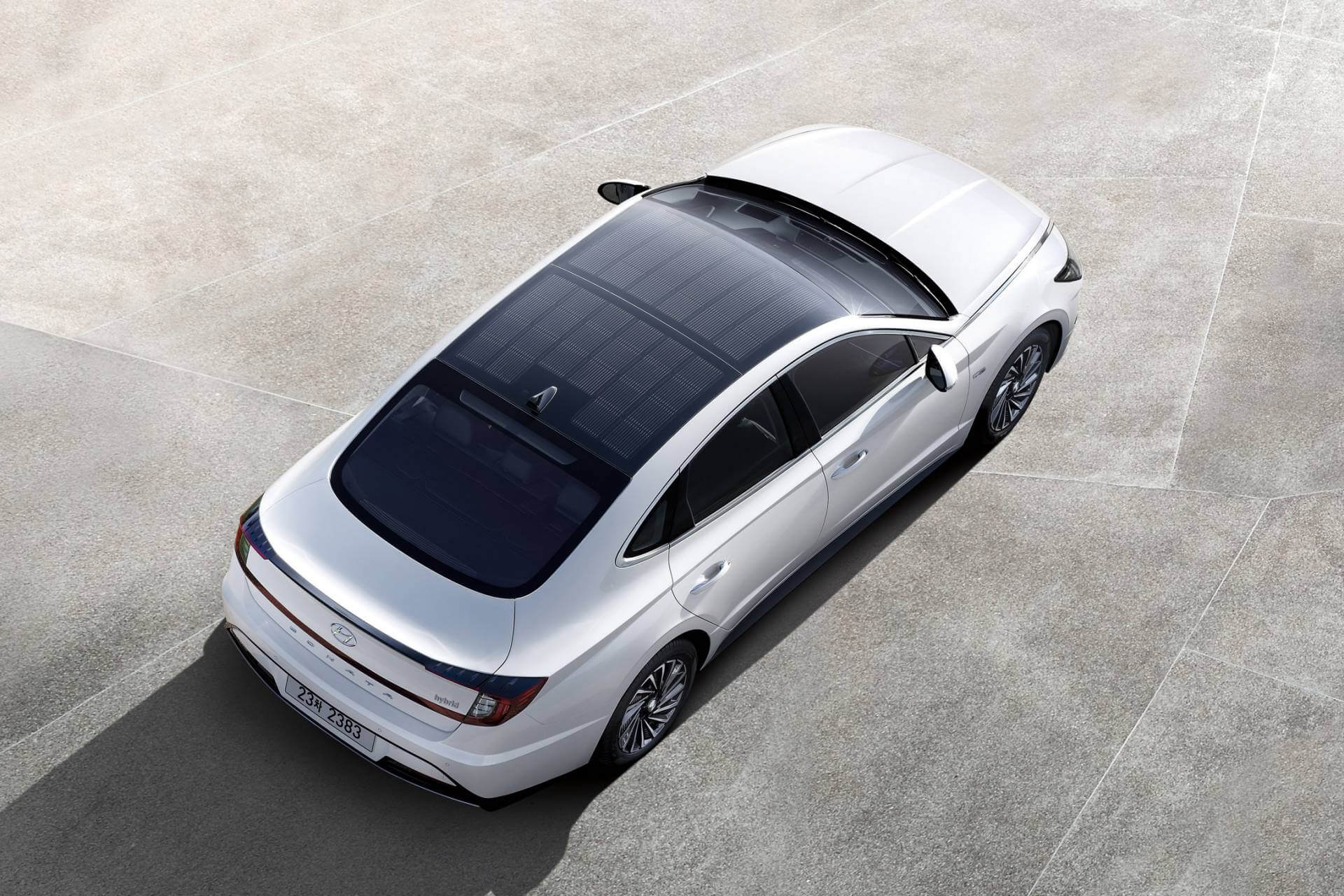 Hyundai Sonata Hybrid 2020 с солнечными панелями на крыше Hyundai Sonata Hybrid 2020 с солнечными панелями на крыше