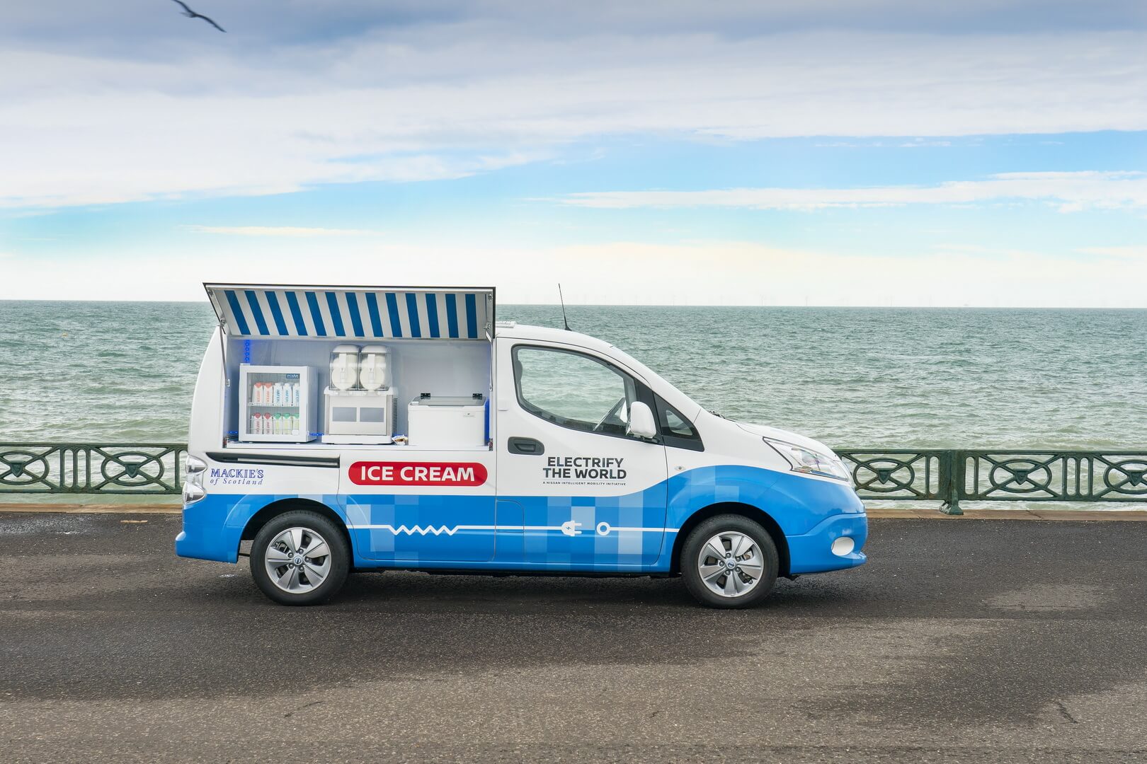 Nissan представил фургон для мороженого на базе e-NV200 Nissan представил фургон для мороженого на базе e-NV200