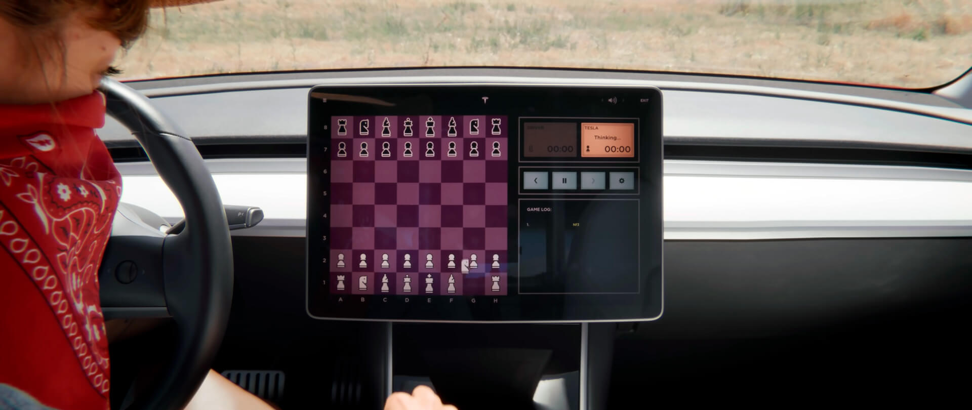 Tesla представила шахматы для игры в электромобиле Tesla представила шахматы для игры в электромобиле