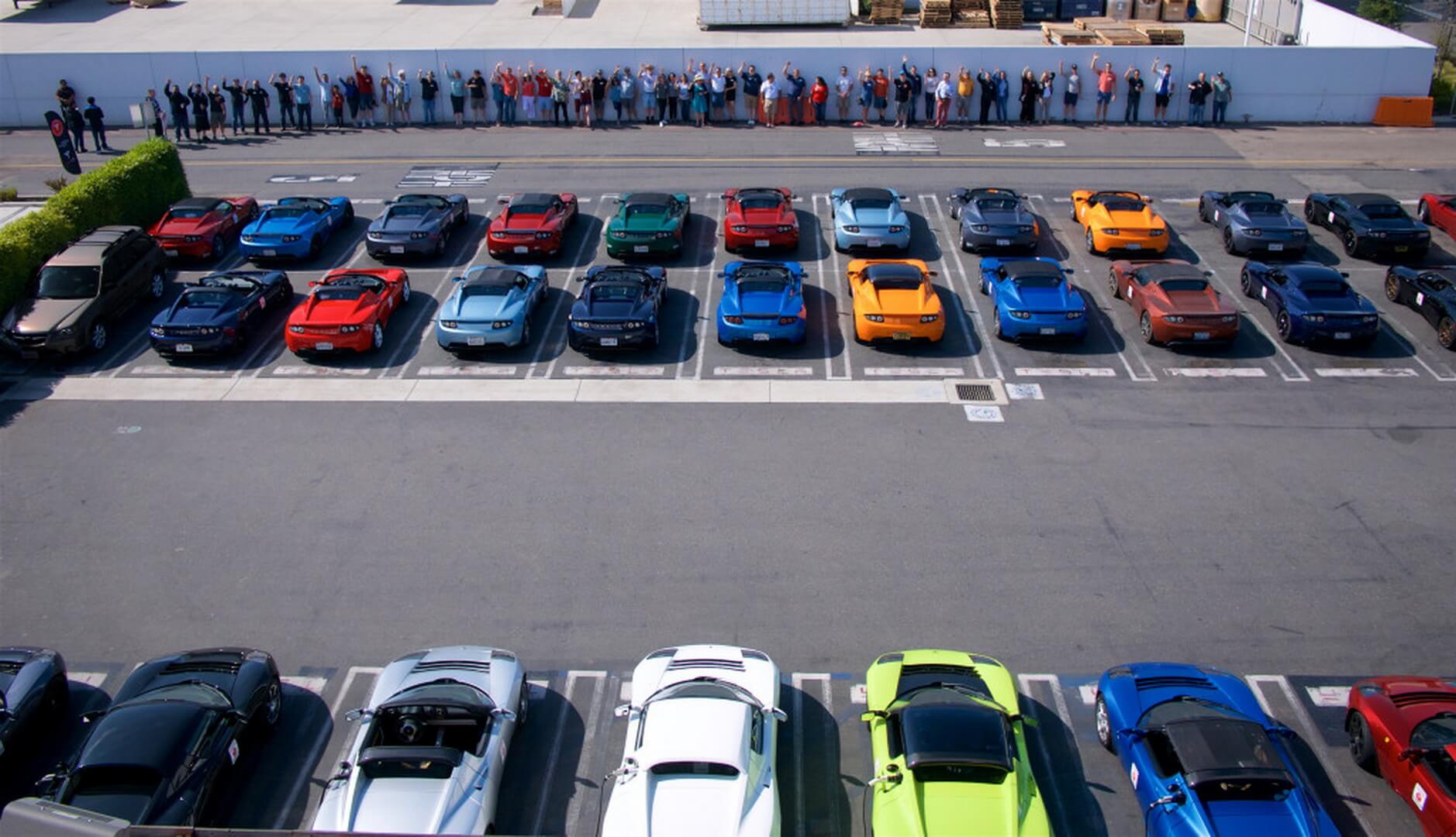 37 Roadster собрались вместе на призыв фан-клуба Tesla в Лос-Анджелесе Самая большая концентрация Tesla Roadster состоялась в Лос-Анджелесе