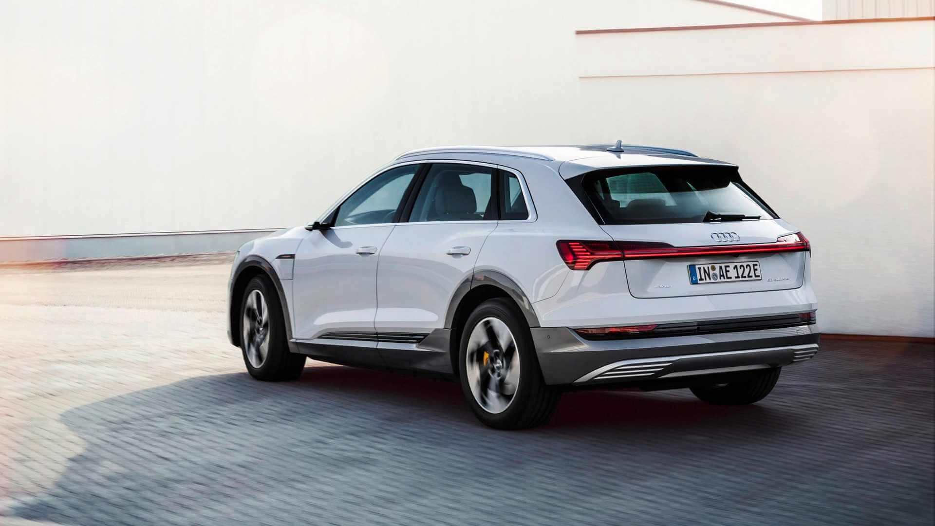 Электрокроссовер Audi e-tron 50 quattro Электрокроссовер Audi e-tron 50 quattro