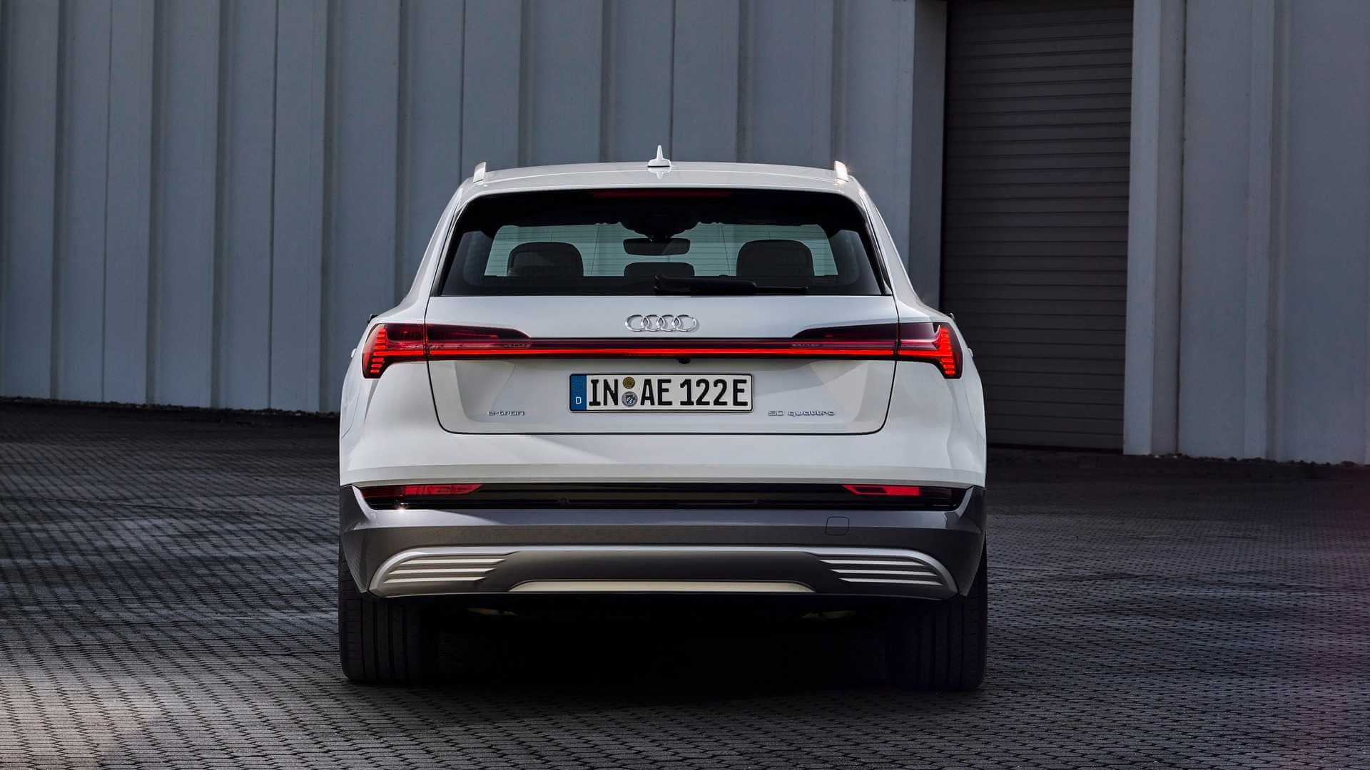Электрический кроссовер Audi e-tron 50 quattro Электрический кроссовер Audi e-tron 50 quattro