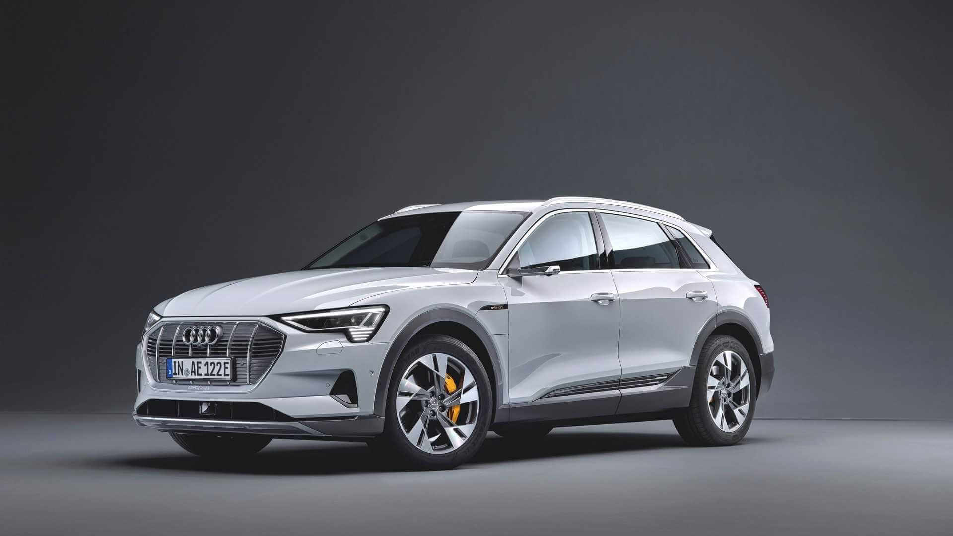 Audi представила более «дешевый» электрический кроссовер e-tron 50 quattro с меньшим аккумулятором Audi представила более «дешевый» электрический кроссовер e-tron 50 quattro с меньшим аккумулятором