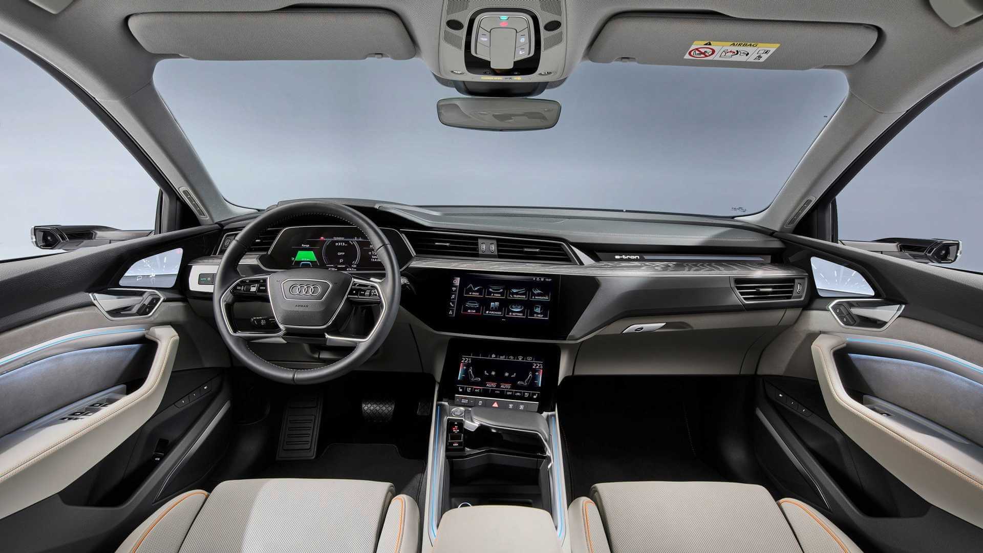 Интерьер салона Audi e-tron 50 quattro Интерьер салона Audi e-tron 50 quattro