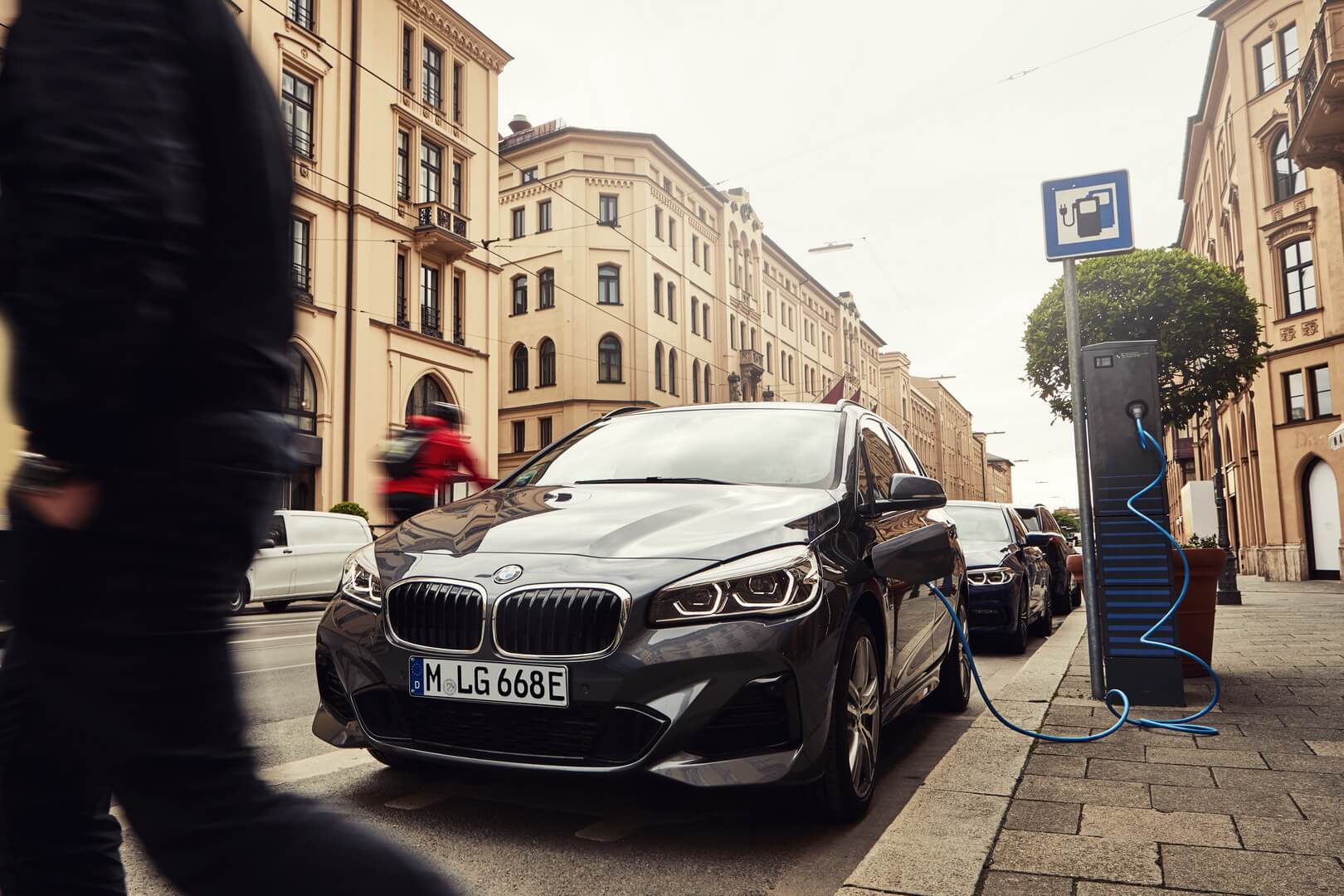 BMW 225xe Active Tourer получит увеличение запаса хода на чистой электротяге до 53 км BMW 225xe Active Tourer получит увеличение запаса хода на чистой электротяге до 53 км © press.bmwgroup.com