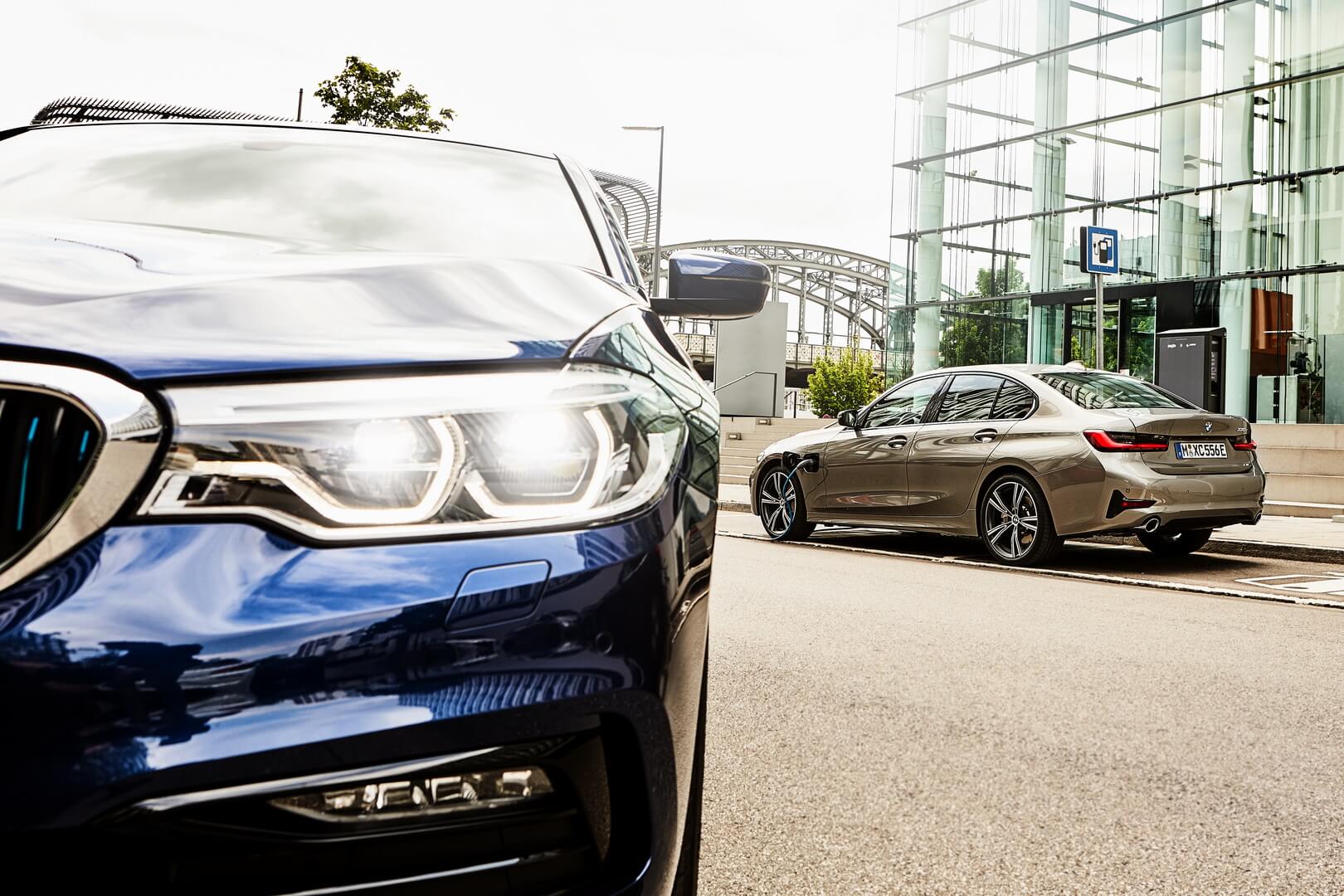 Спортивнее и эффективнее: BMW 330e получил новый гибридный привод Спортивнее и эффективнее: BMW 330e получил новый гибридный привод