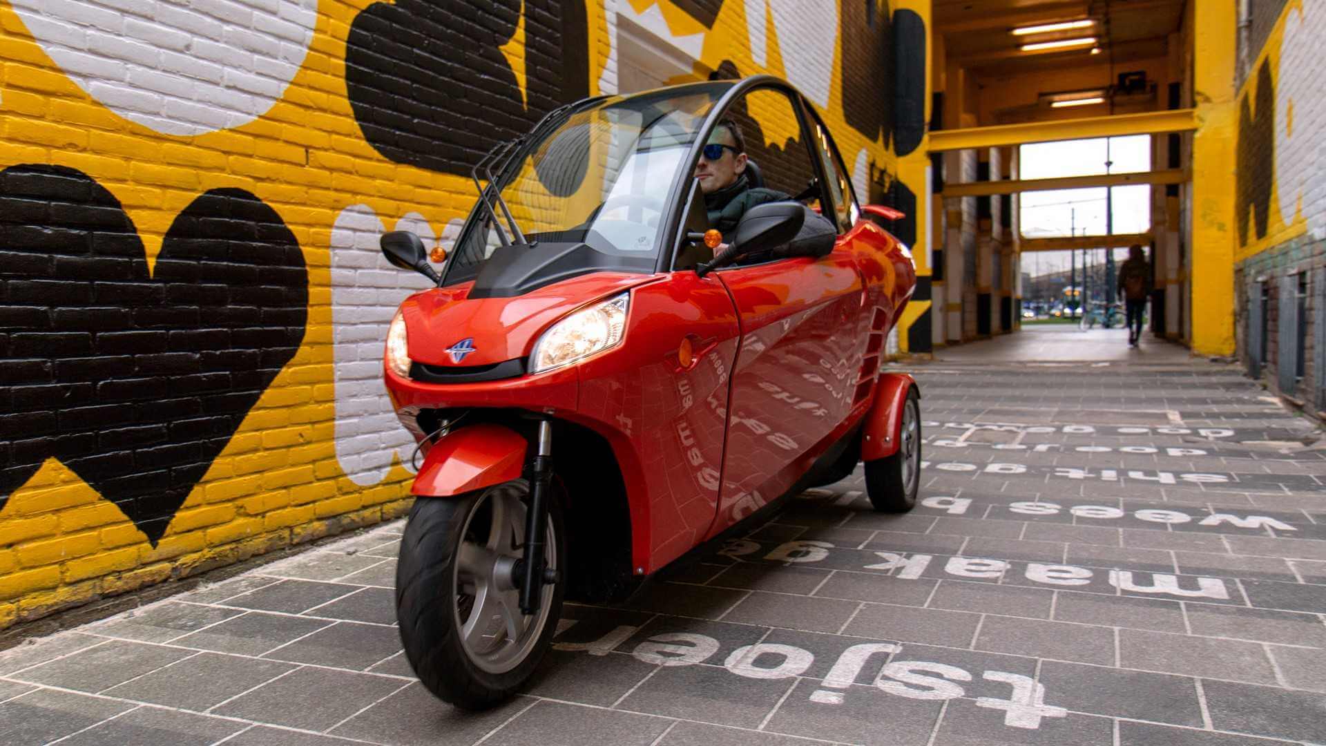 Carver представил электрический трехколесный электрокар за €7 990 Carver представил электрический трехколесный электрокар за €7 990
