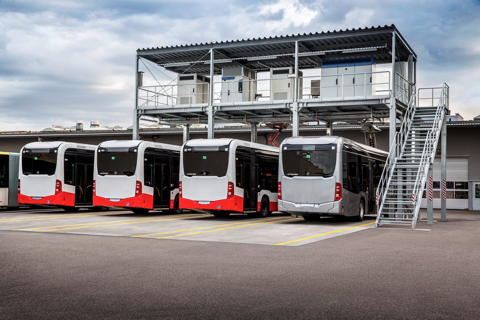 Электрическая зарядная станция для Mercedes-Benz eCitaro на автобусном заводе в Мангейме Электрическая зарядная станция для Mercedes-Benz eCitaro на автобусном заводе в Мангейме