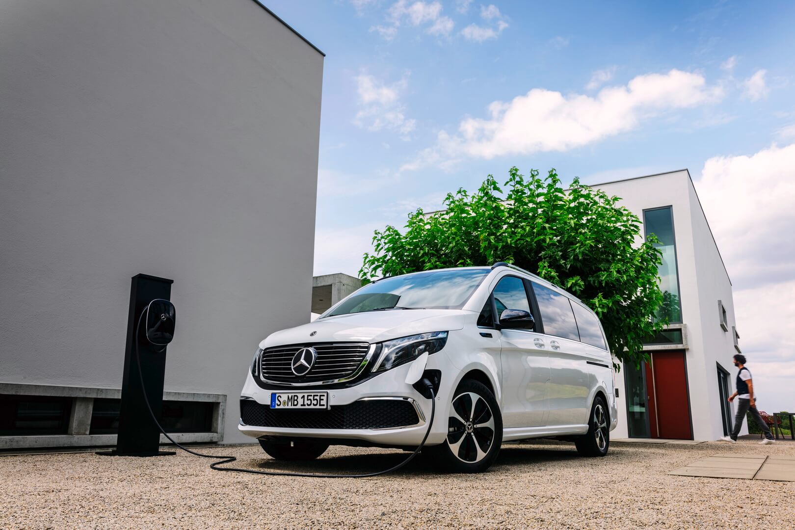 Mercedes-Benz презентовал премиальный электрофургон EQV с запасом хода 405 км Mercedes-Benz презентовал премиальный электрофургон EQV с запасом хода 405 км