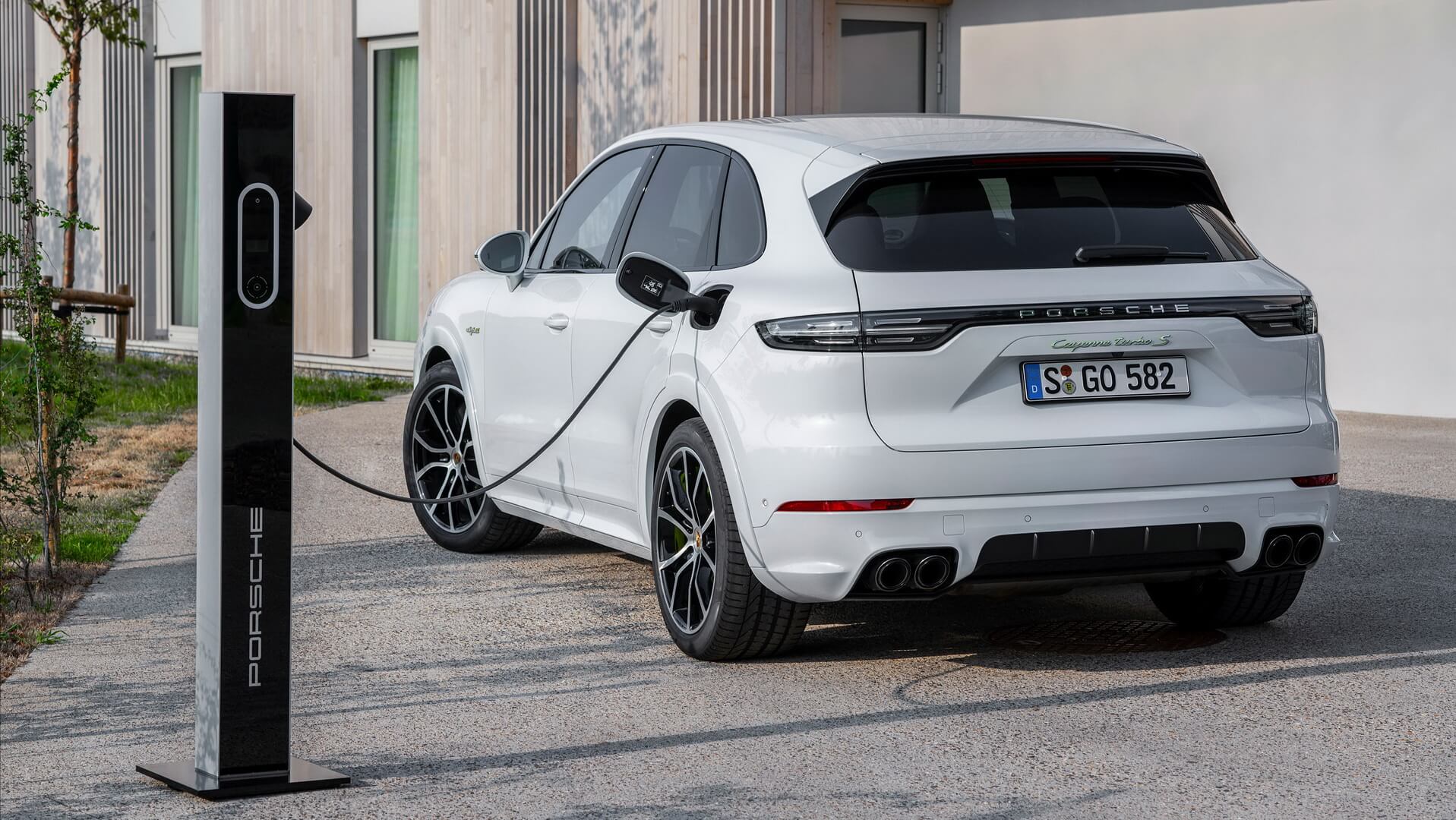 Новый плагин-гибридный флагман Porsche Cayenne Turbo S E-Hybrid Новый плагин-гибридный флагман Porsche Cayenne Turbo S E-Hybrid