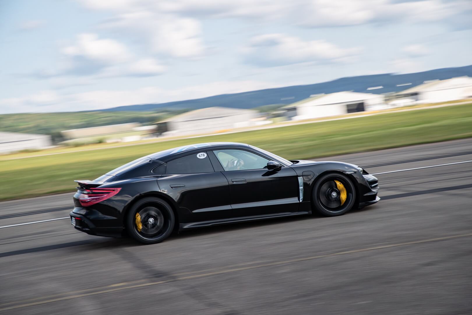Porsche Taycan на треке Porsche Taycan на треке