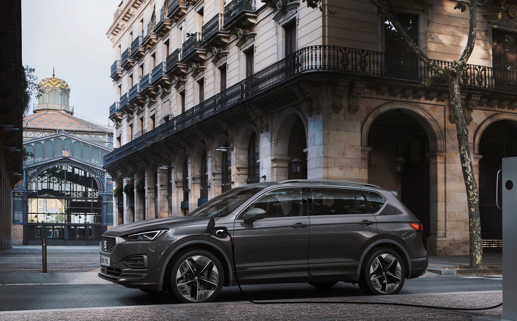 Seat Tarraco FR PHEV на зарядке Seat Tarraco FR PHEV на зарядке