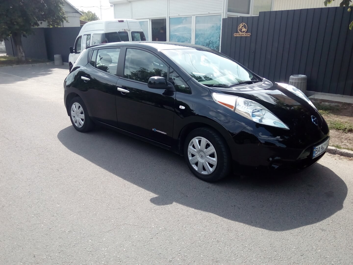 Модернизированный Nissan Leaf 2014 года с батареей емкостью 44 кВт⋅ч и запасом хода 450 км Модернизированный Nissan Leaf 2014 года с батареей емкостью 44 кВт⋅ч и запасом хода 450 км
