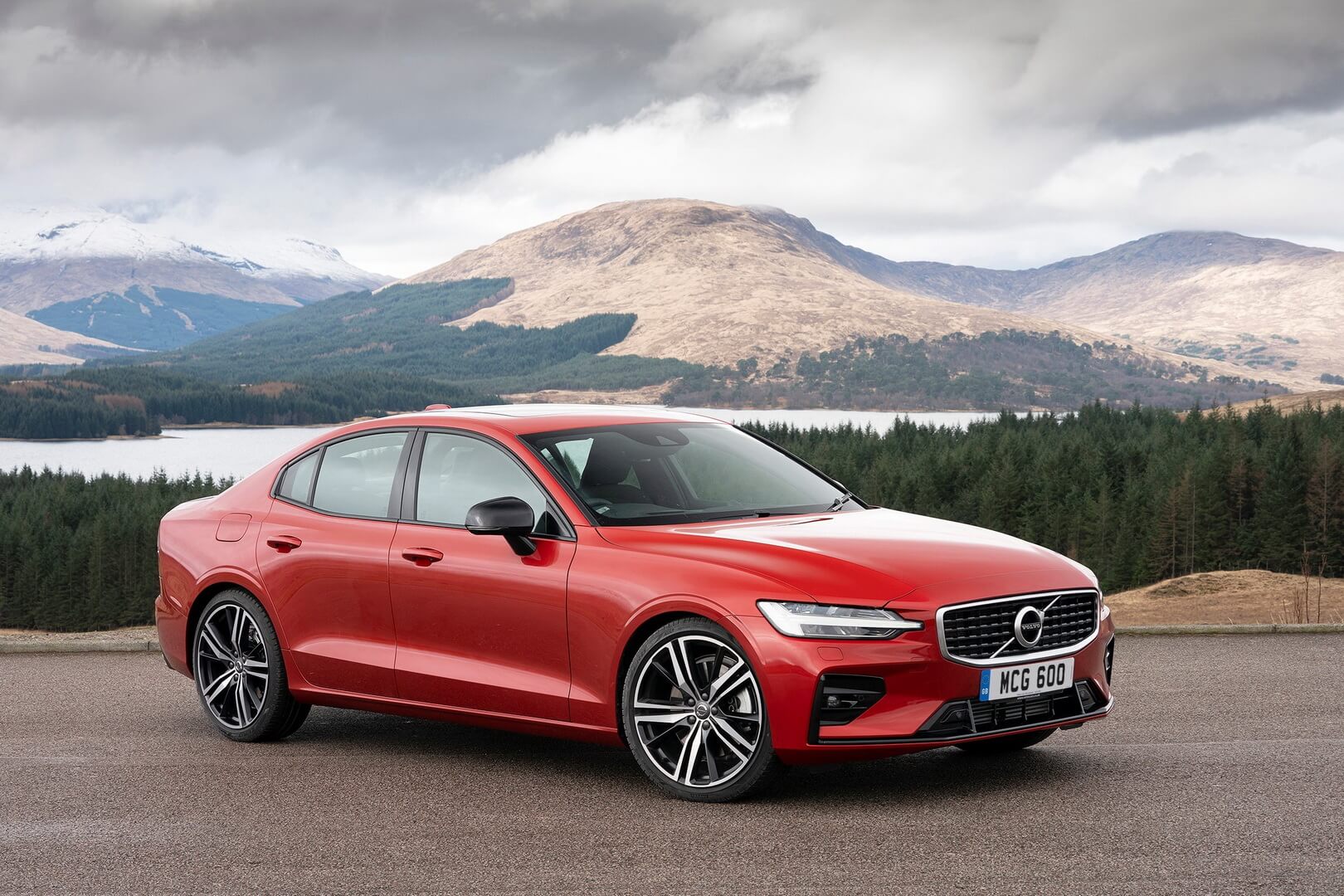 Volvo дополнила линейку S60 полноприводным плагин-гибридом T8 Twin Engine Volvo дополнила линейку S60 полноприводным плагин-гибридом T8 Twin Engine
