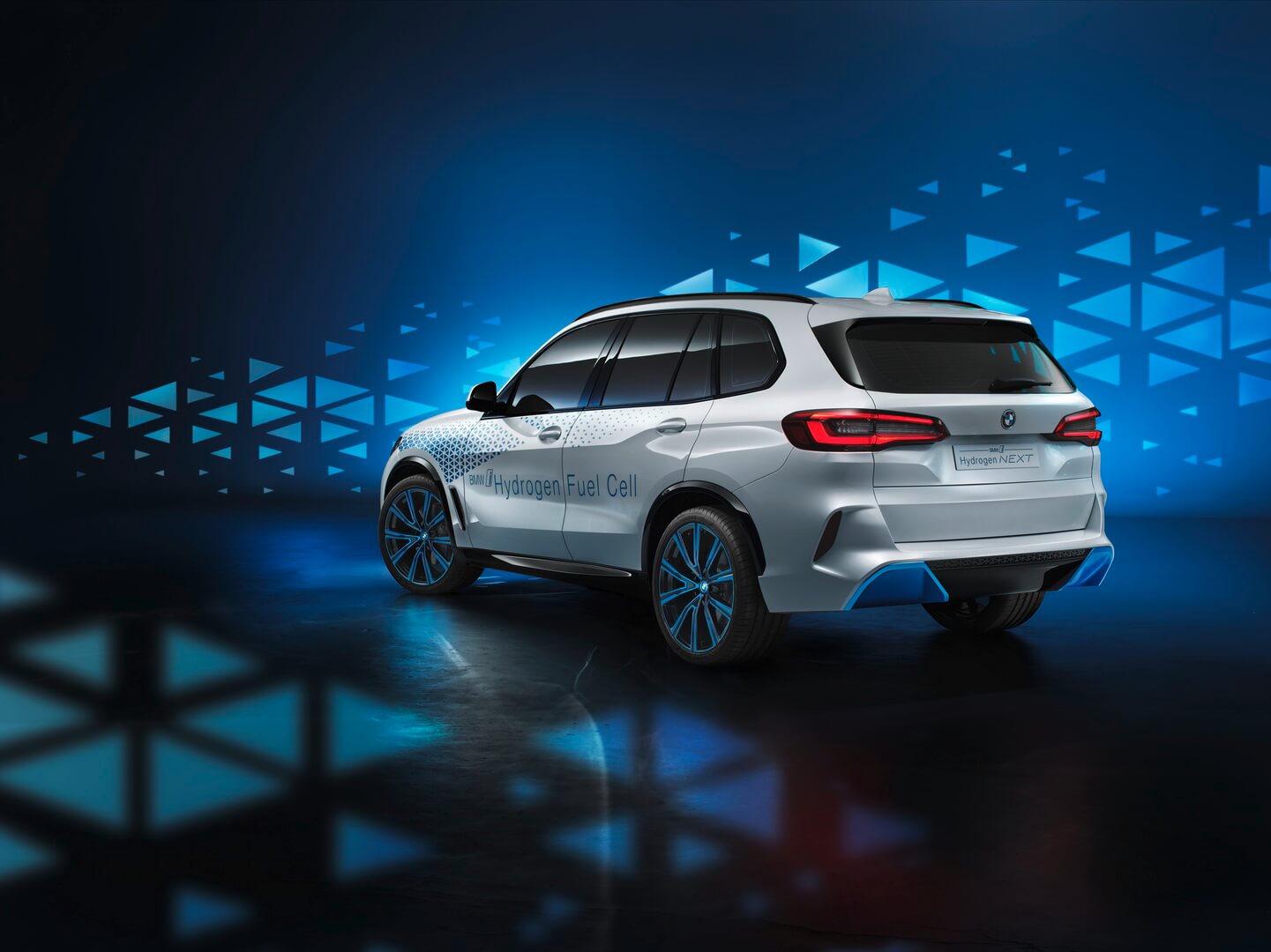 BMW i Hydrogen Next: концепт BMW X5 на водородных топливных элементах BMW i Hydrogen Next: концепт BMW X5 на водородных топливных элементах