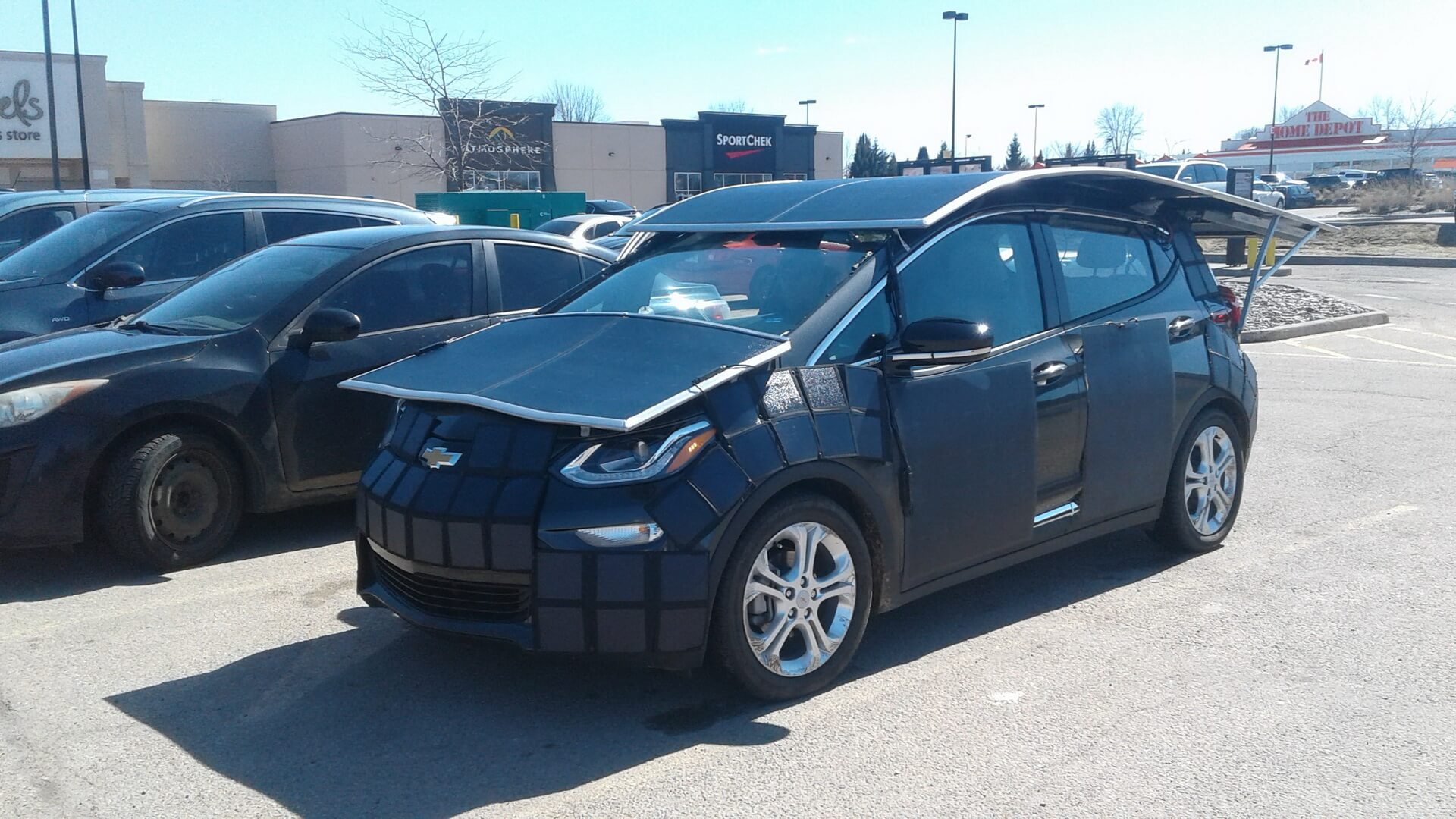 Канадец превратил Chevrolet Bolt EV в «солнечный» электромобиль Канадец превратил Chevrolet Bolt EV в «солнечный» электромобиль