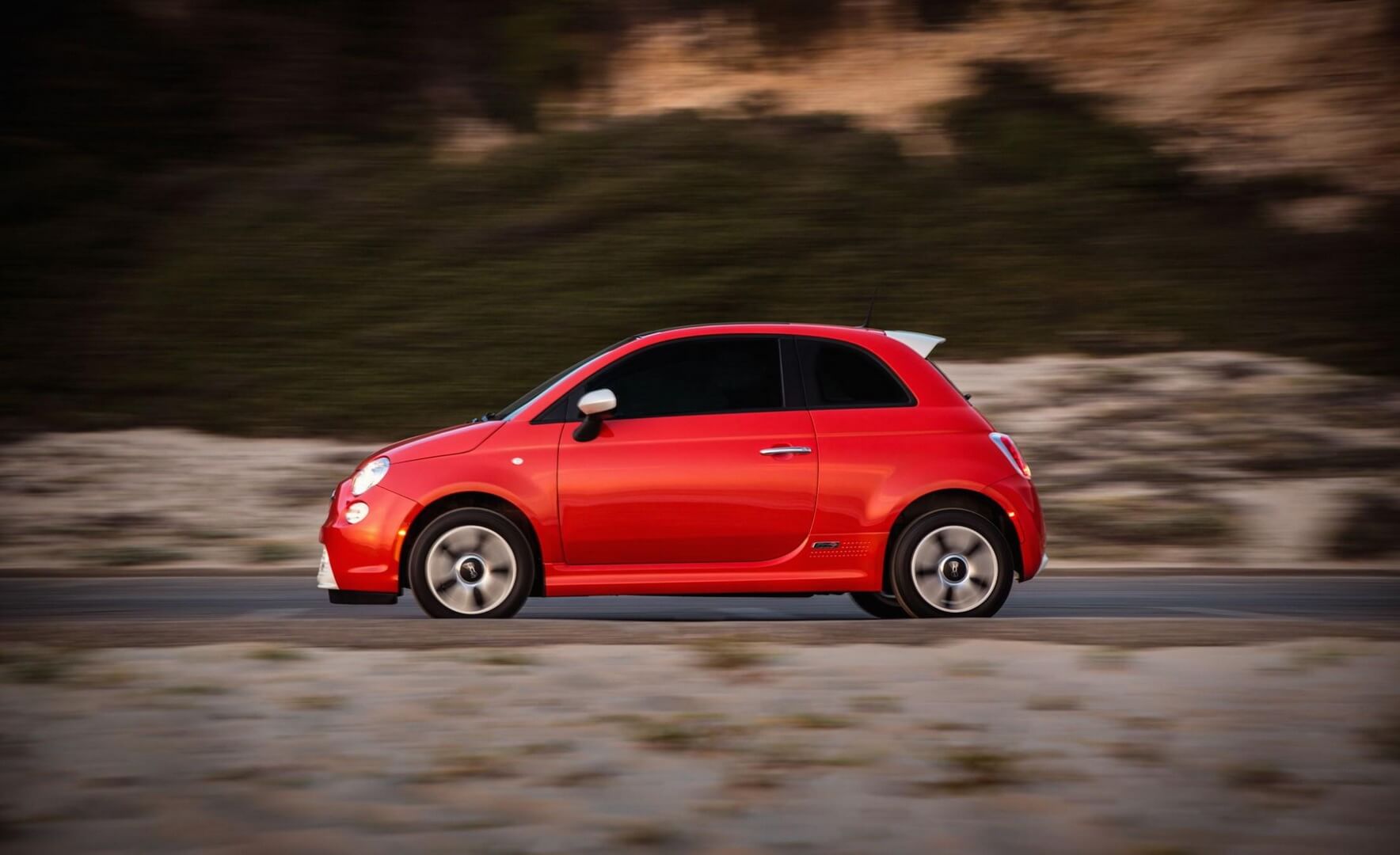 Компактный электромобиль Fiat 500e Компактный электромобиль Fiat 500e