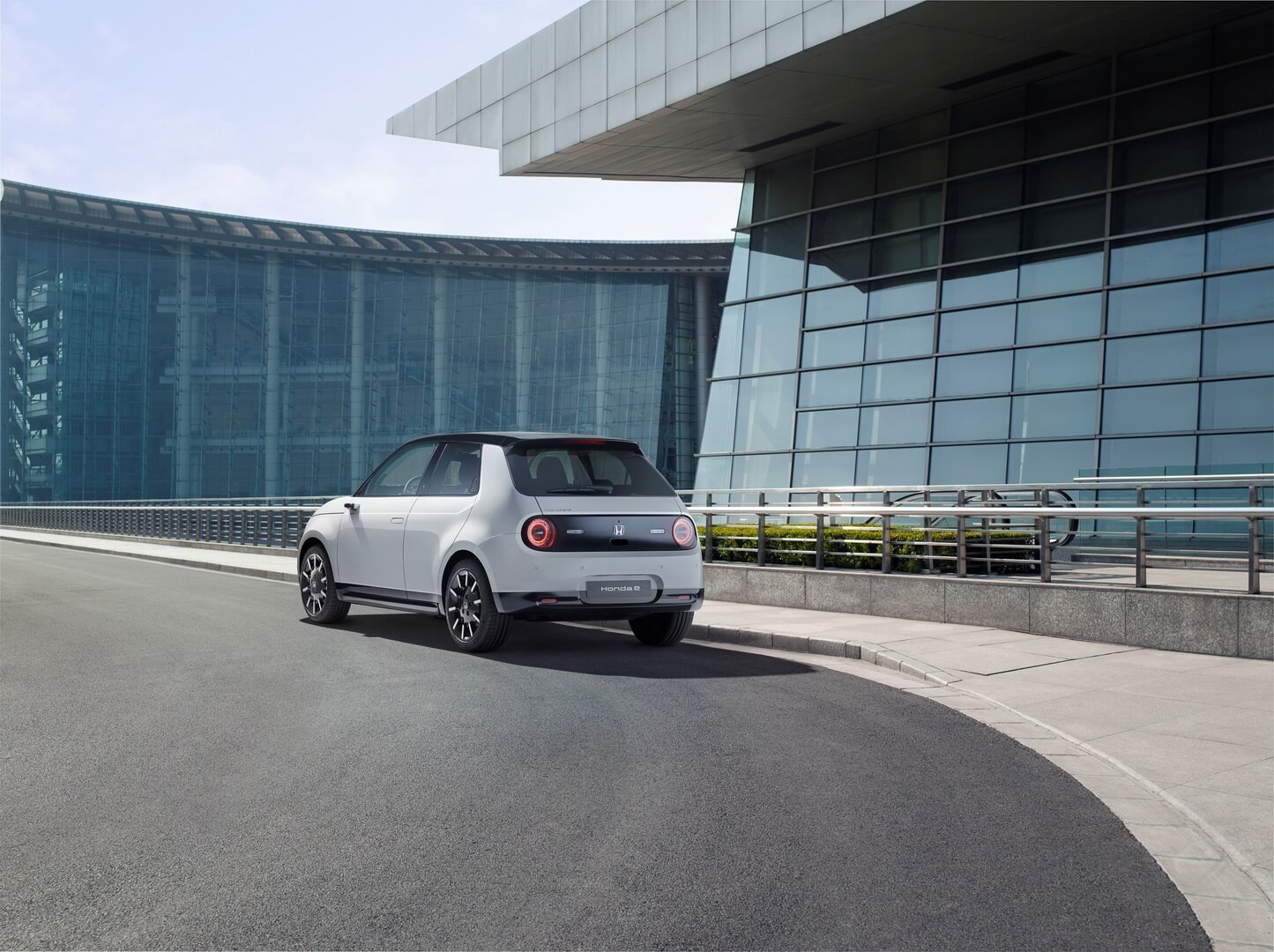 Городской электромобиль Honda е Городской электромобиль Honda е