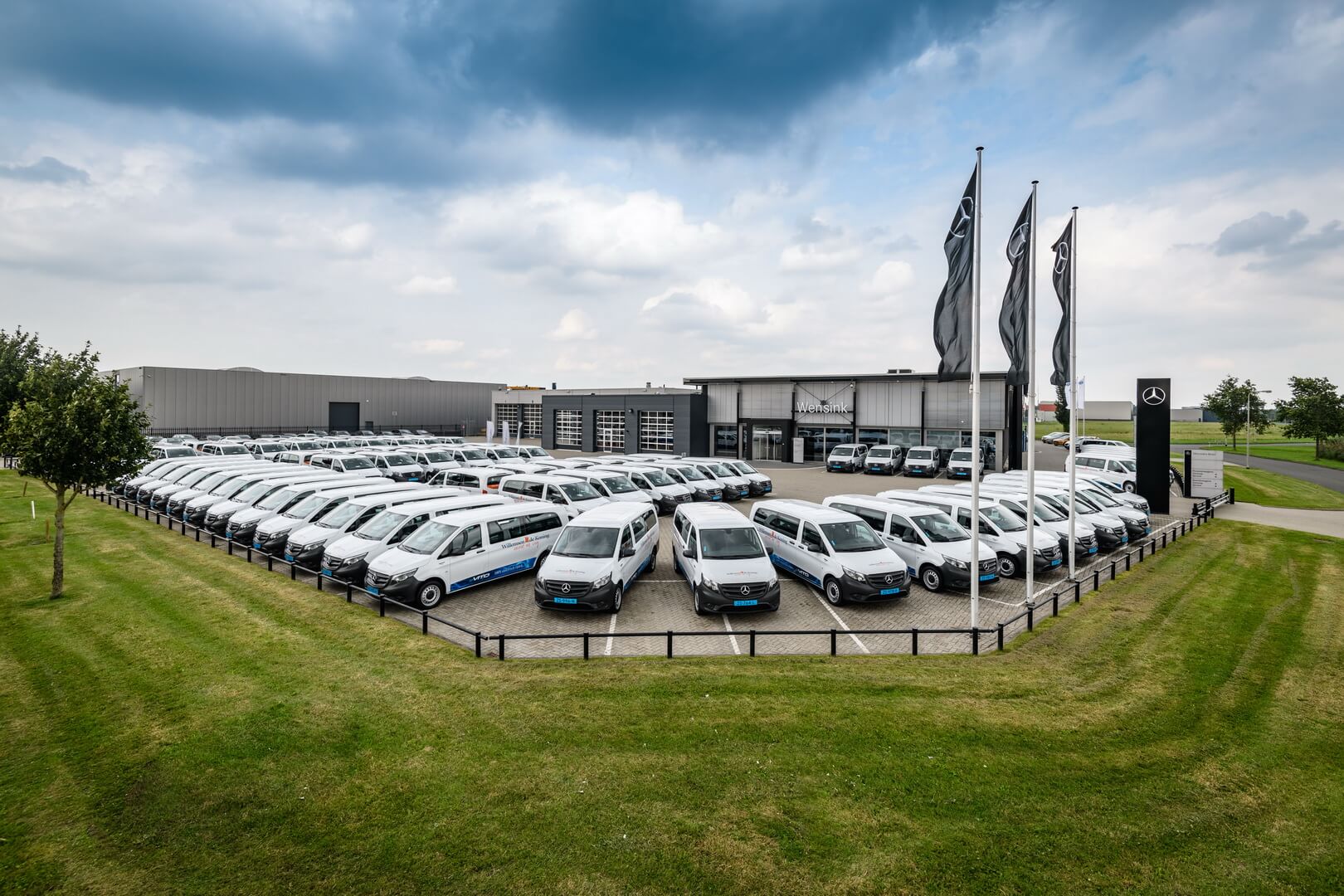 Mercedes-Benz получил крупный заказ на электрофургоны eVito из Нидерландов Mercedes-Benz получил крупный заказ на электрофургоны eVito из Нидерландов