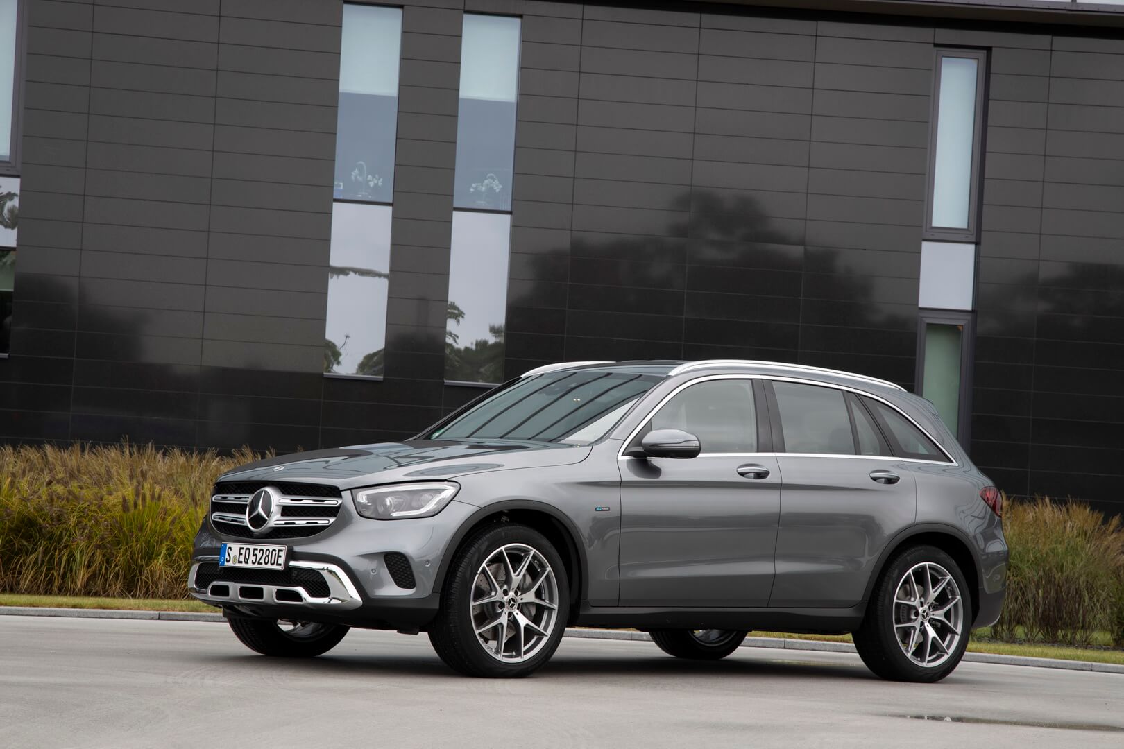 Плагин-гибрид Mercedes-Benz GLC 300 e 4MATIC Плагин-гибрид Mercedes-Benz GLC 300 e 4MATIC