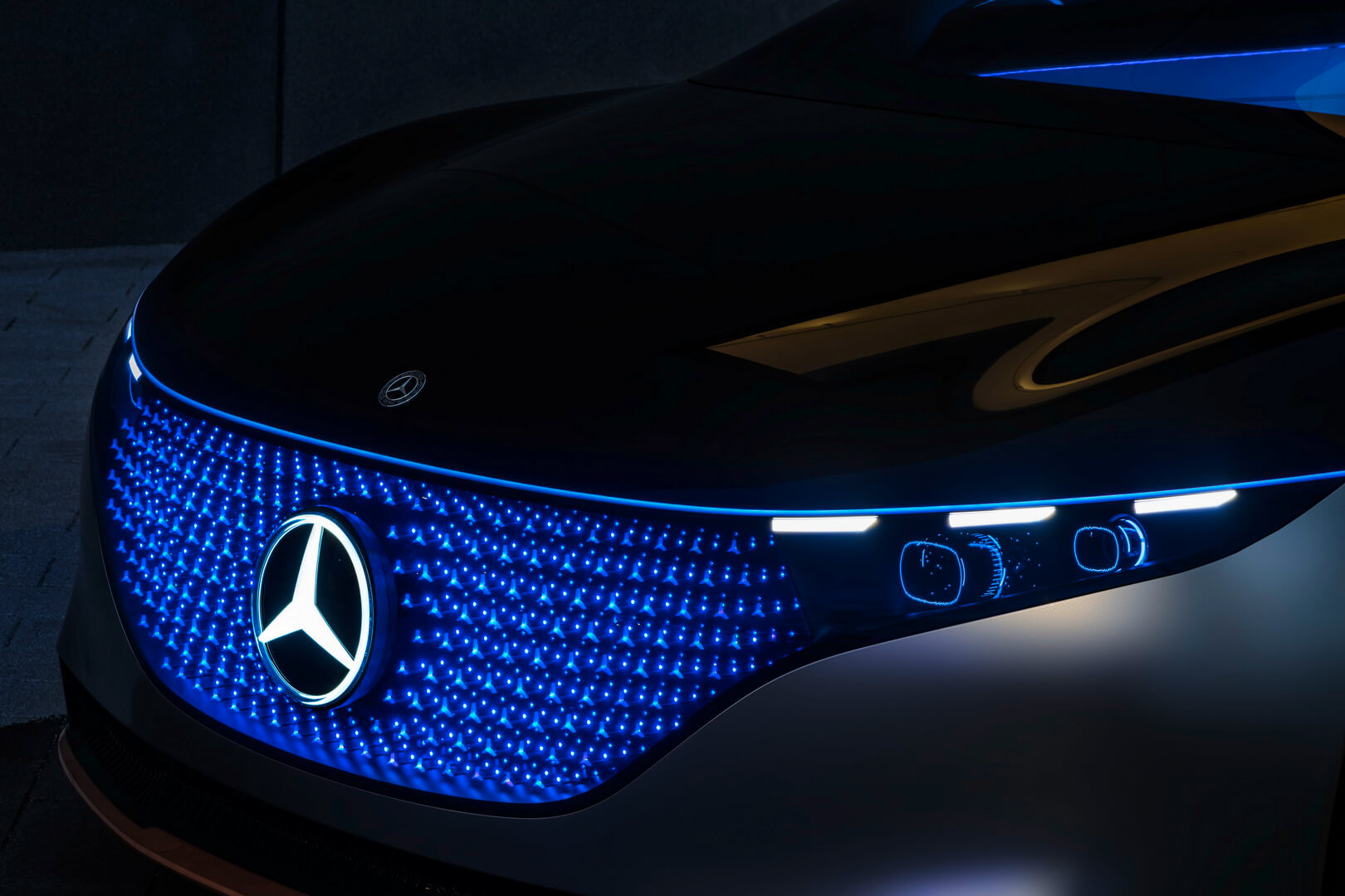 Фары DIGITAL LIGHT допускают практически неограниченное количество вариаций освещения Фары DIGITAL LIGHT допускают практически неограниченное количество вариаций освещения