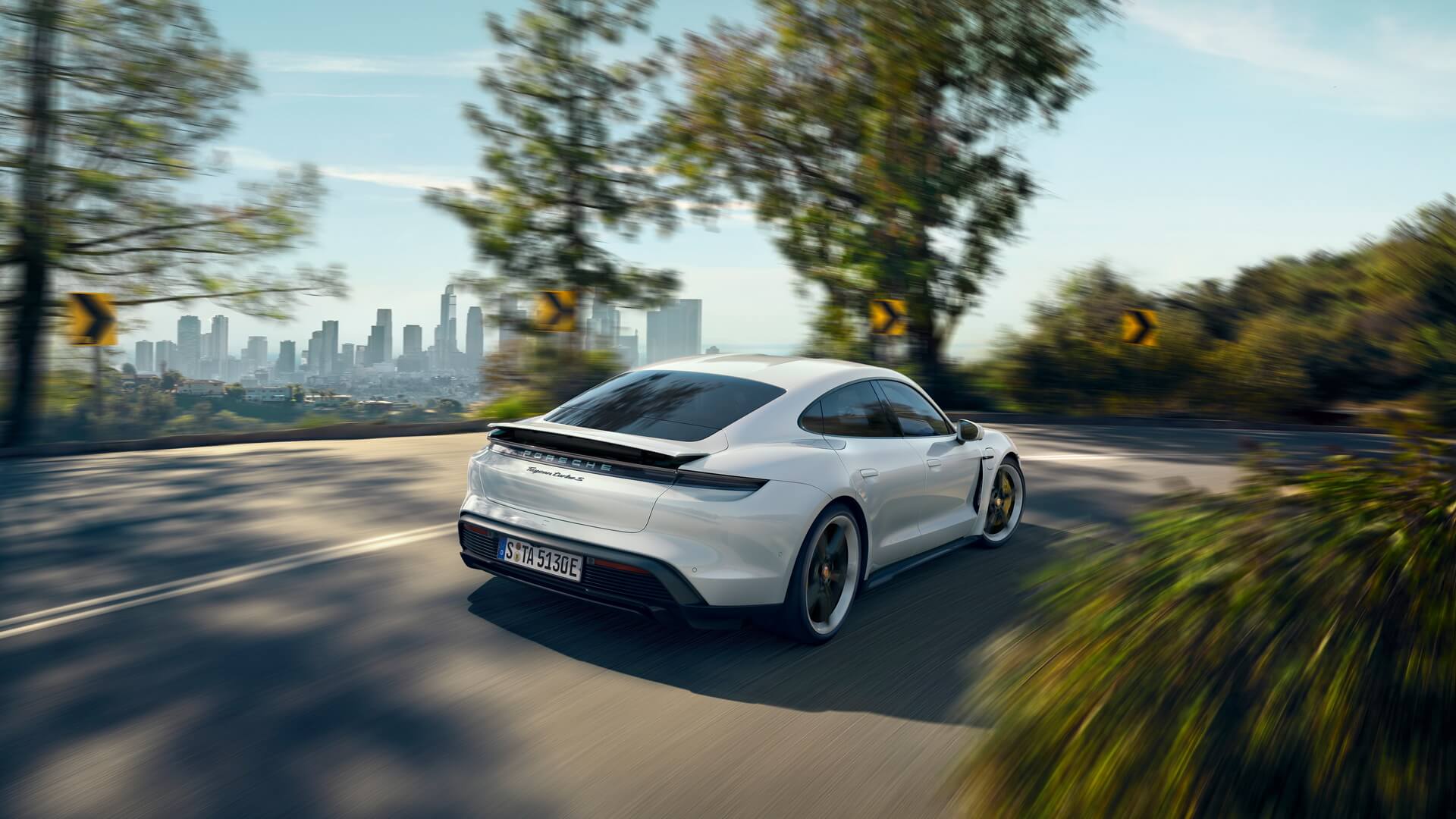 Спортивный электромобиль Porsche Taycan Спортивный электромобиль Porsche Taycan
