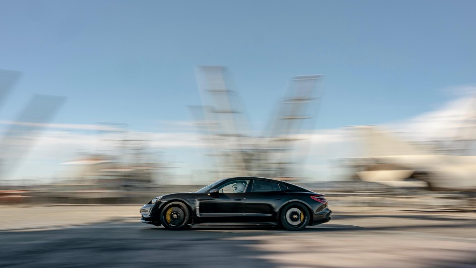 Porsche Taycan разгоняется до 145 км/ч за 10 секунд на палубе авианосца Porsche Taycan разгоняется до 145 км/ч за 10 секунд на палубе авианосца