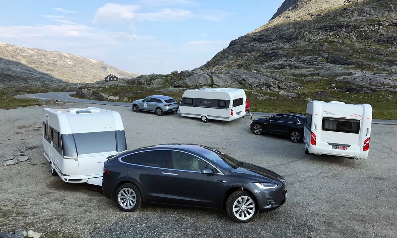 Норвежский тест буксировочной способности электрокроссоверов Tesla Model X Long Range, Mercedes-Benz EQC 400 и Audi e-tron 55 quattro Норвежский тест буксировочной способности электрокроссоверов Tesla Model X Long Range, Mercedes-Benz EQC 400 и Audi e-tron 55 quattro