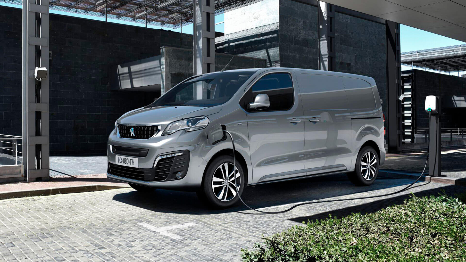 Электрический фургон Peugeot e-Expert